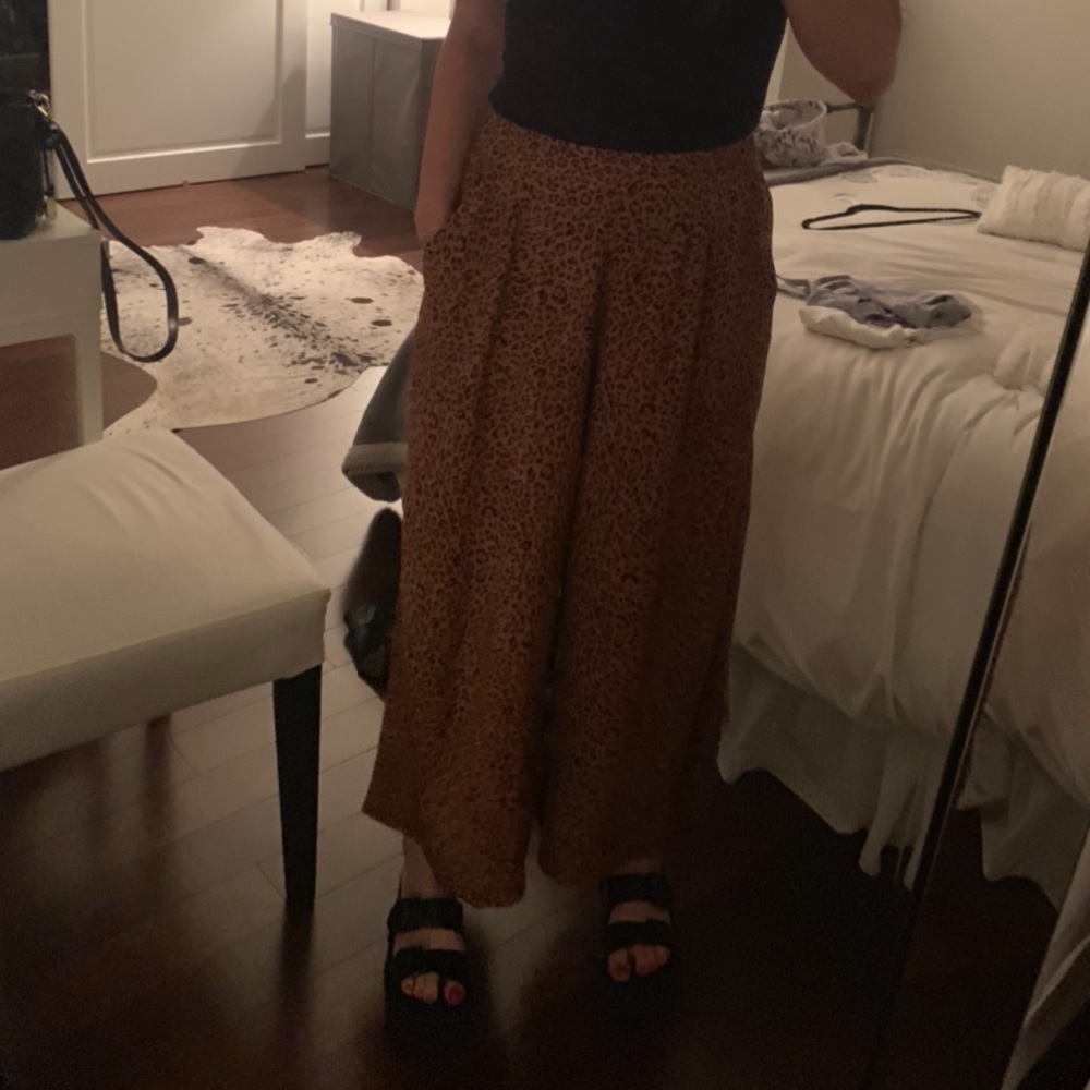 H&M cheetah print gaucho pants